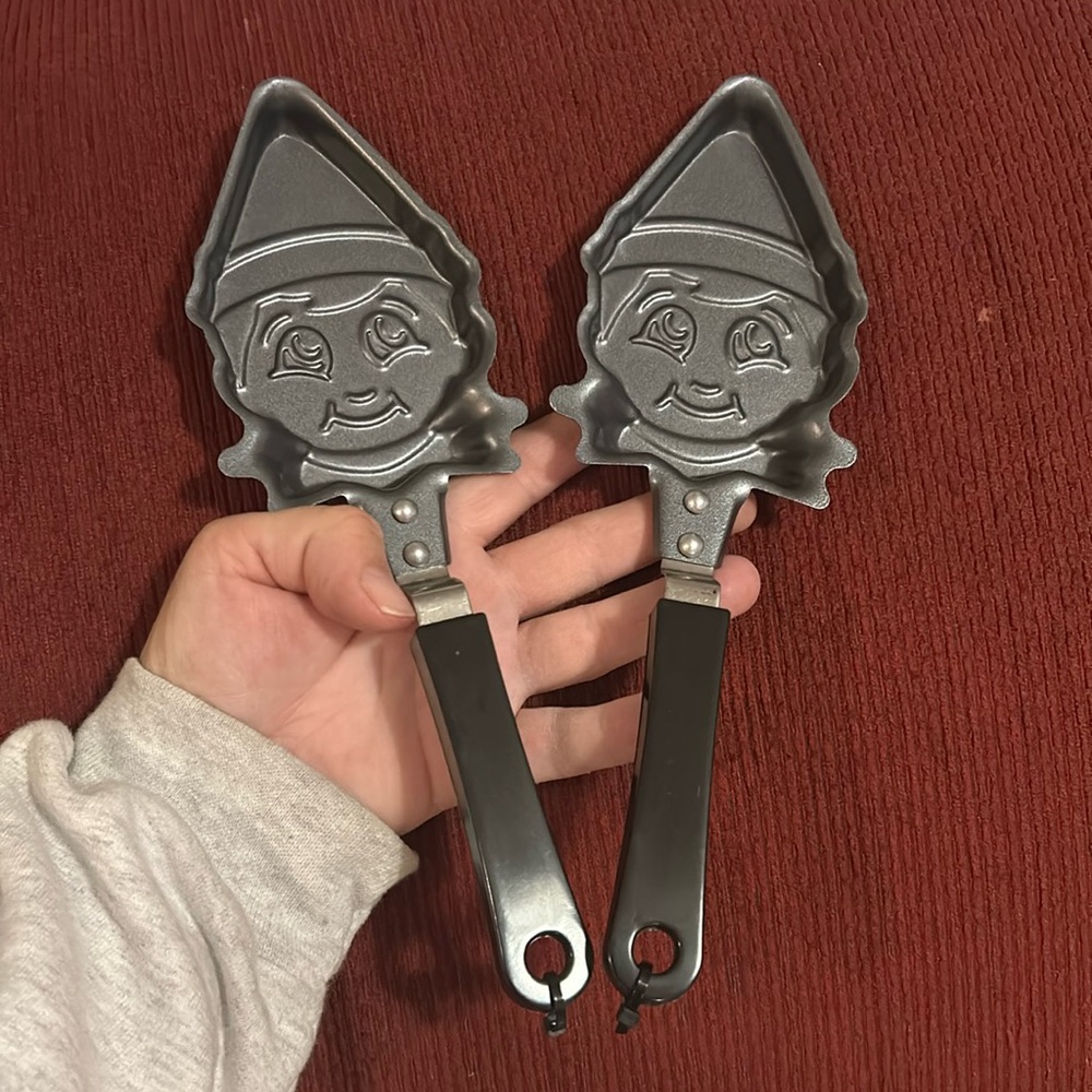 Set of 2 New/Unused Elf on the Shelf Pancake Skillets